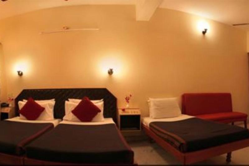 Hotel Ram International Pondicherry Bagian luar foto