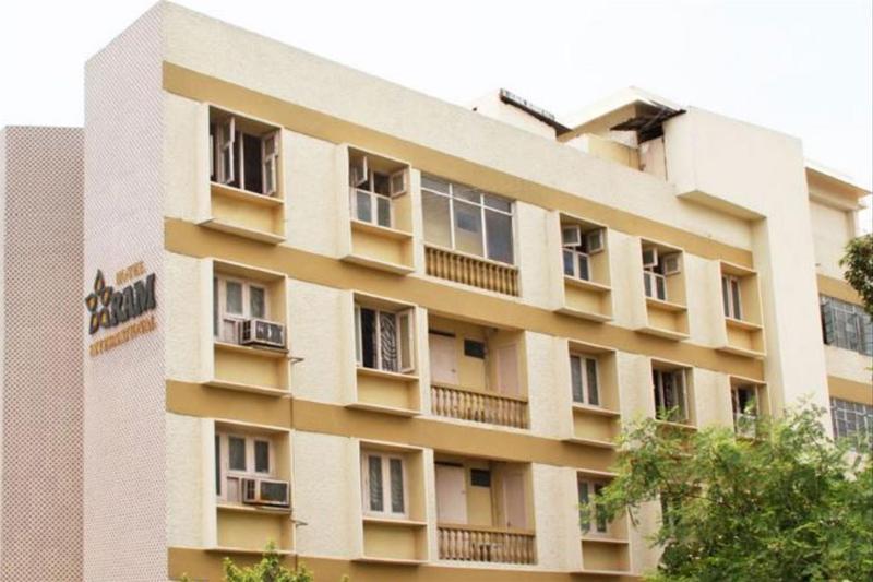 Hotel Ram International Pondicherry Bagian luar foto